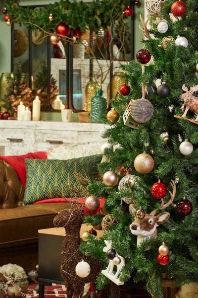 Árvore de Natal com cores tradicionais Conforama