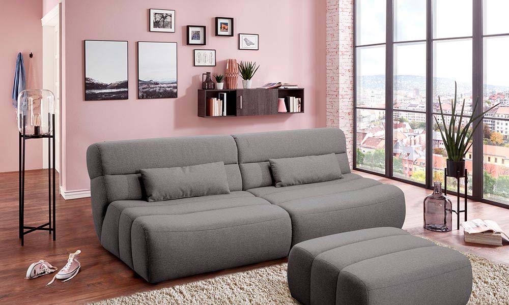 O sofá de 3 lugares SIMS tem a opção de vir acompanhado por um jogo de poufs, podendo assim criar uma chaise longue no lado que preferir que sofá comprar