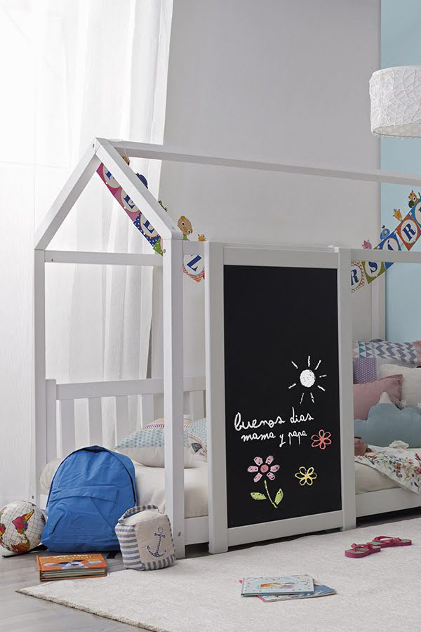 Quadro-negro na cama - Conforama Quarto Montessori