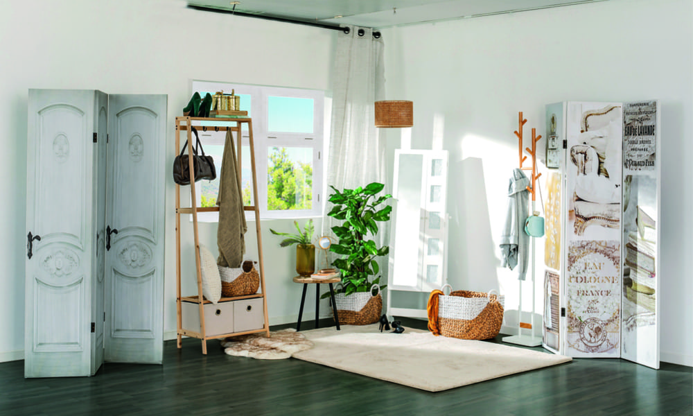 A força dos espelhos feng shui é potenciada pelo seu formato e cor. feng shui espelhos