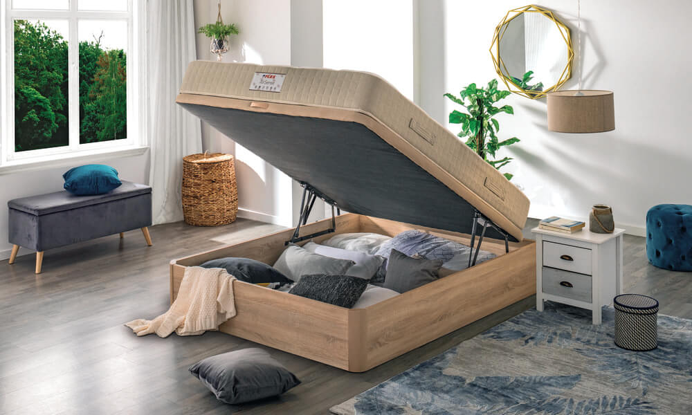 Aproveite o espaço de armazenamento adicional do sommier quarto para casal